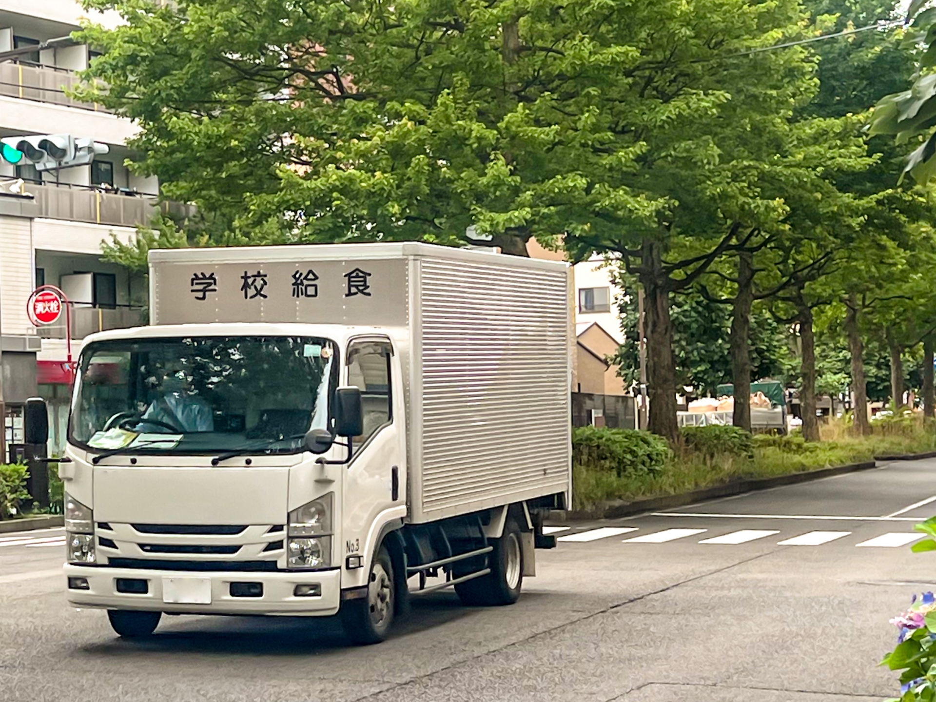 学校給食配送トラック