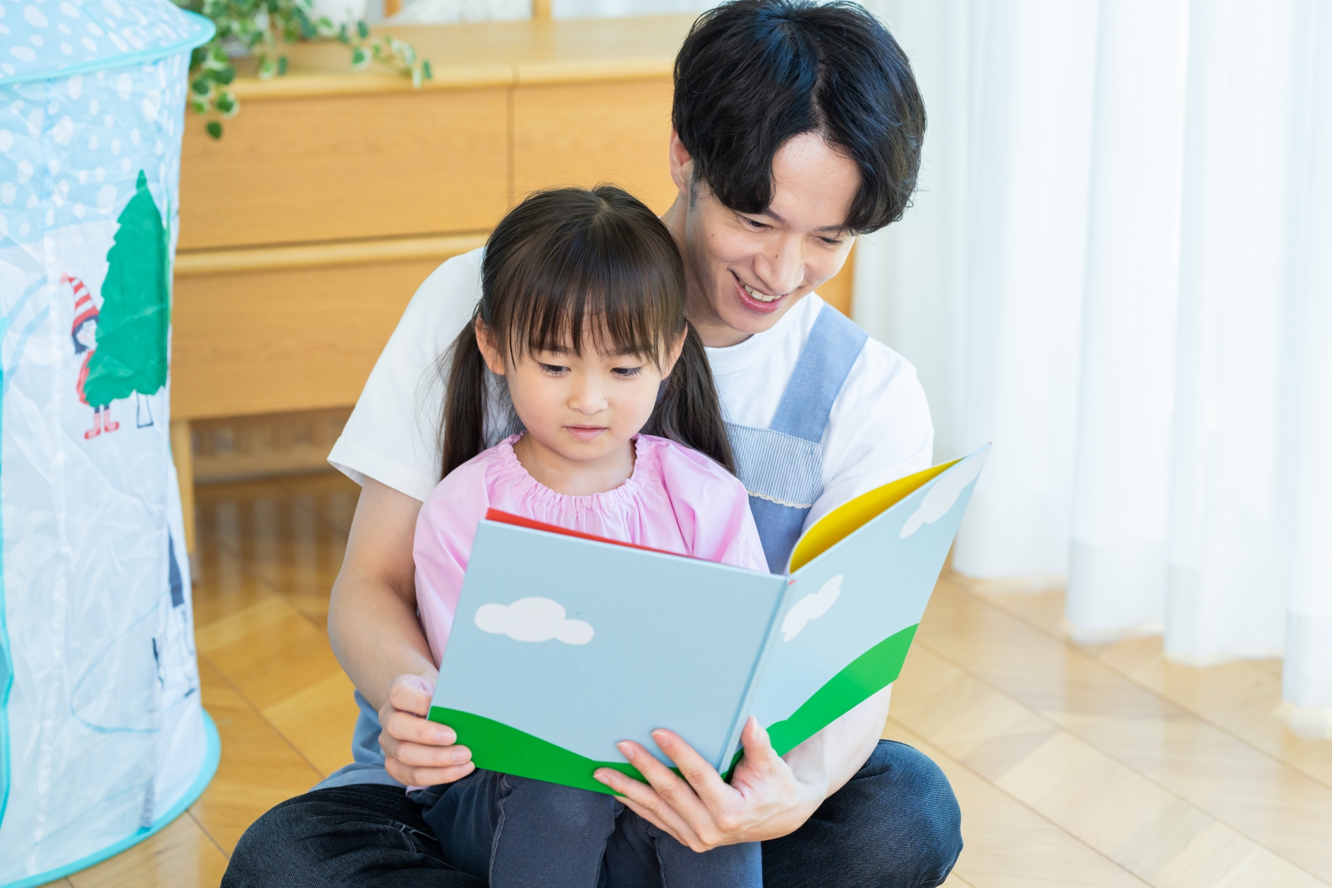 絵本を読む(認可保育園保育士)