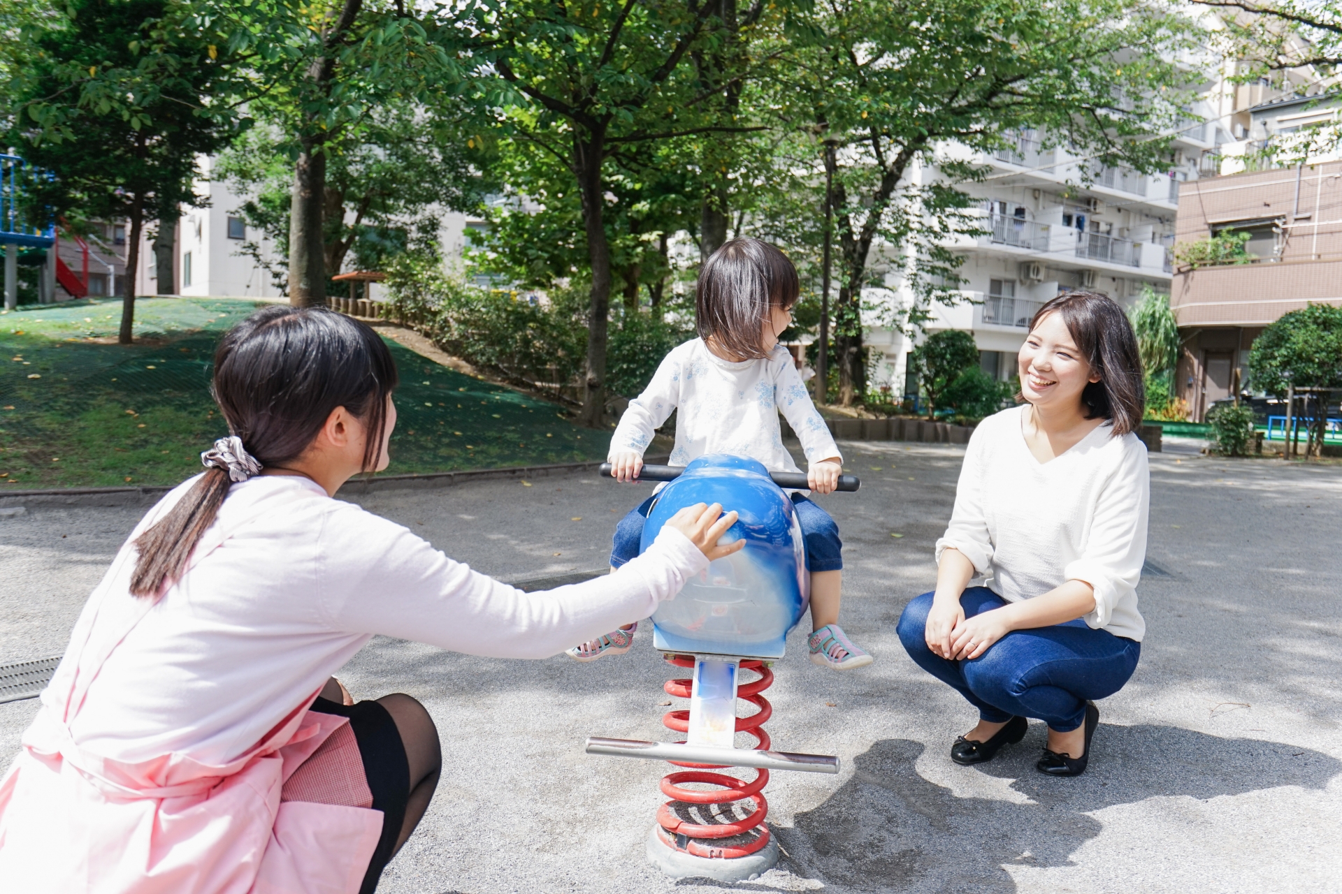 幼稚園に行く子供