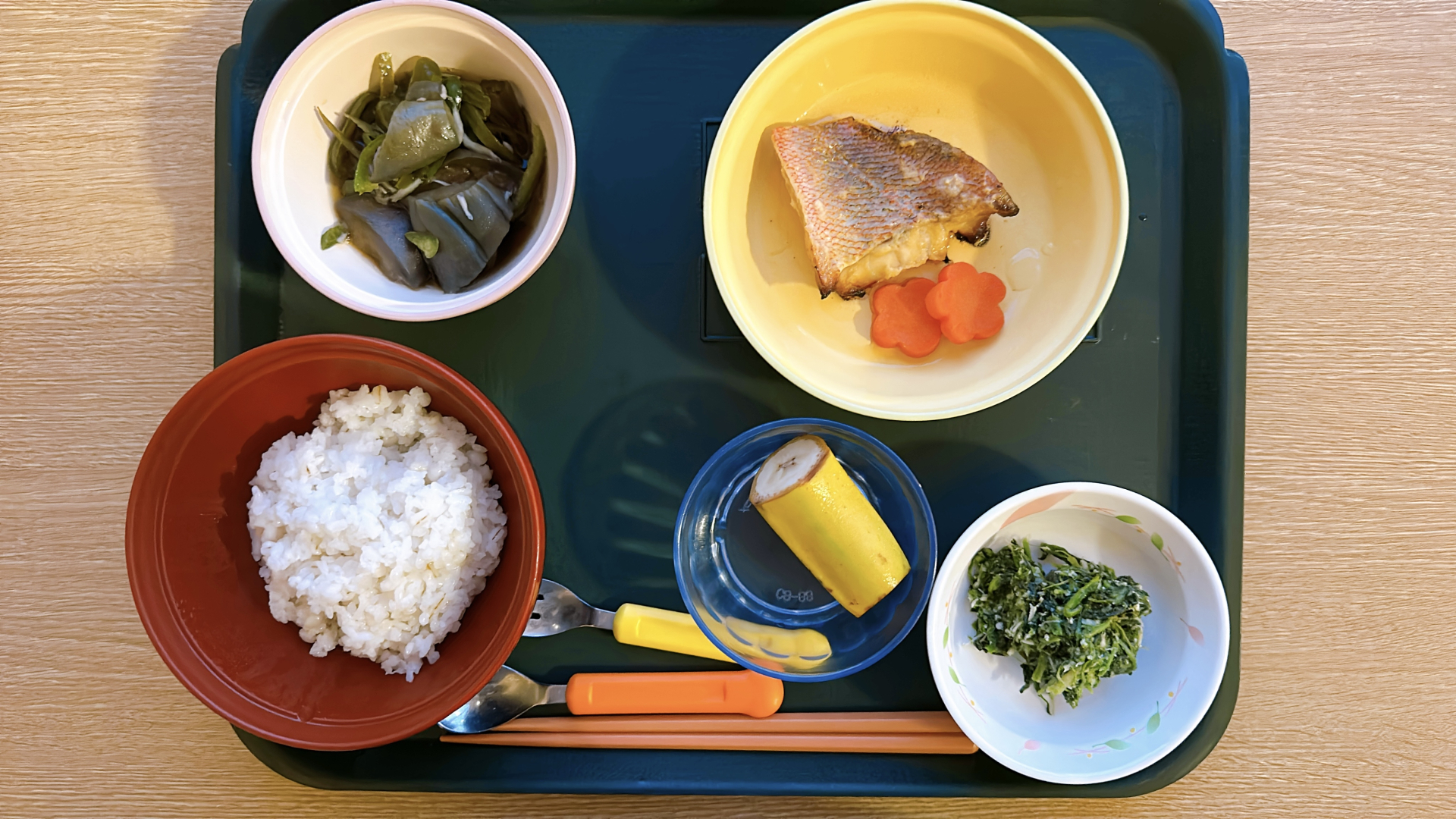 施設の食事(介護福祉士)