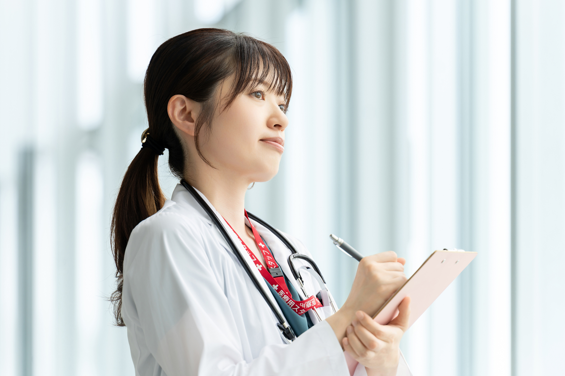 医療スタッフの女性